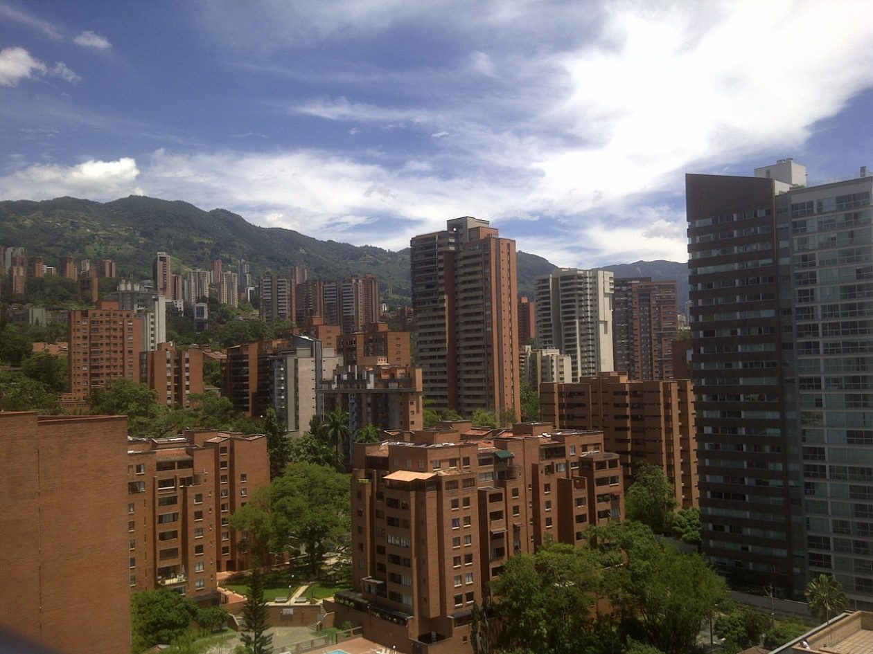 Medellín, una ciudad roja